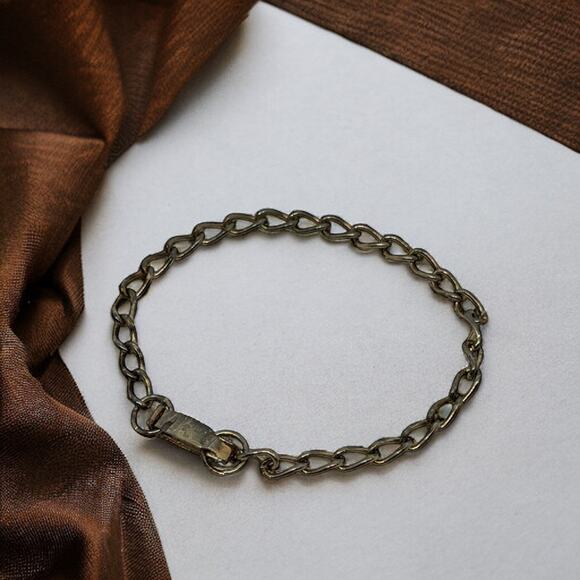 Vintage Gold-Toned Curb Link Chain Bracelet - Picture 1 of 7